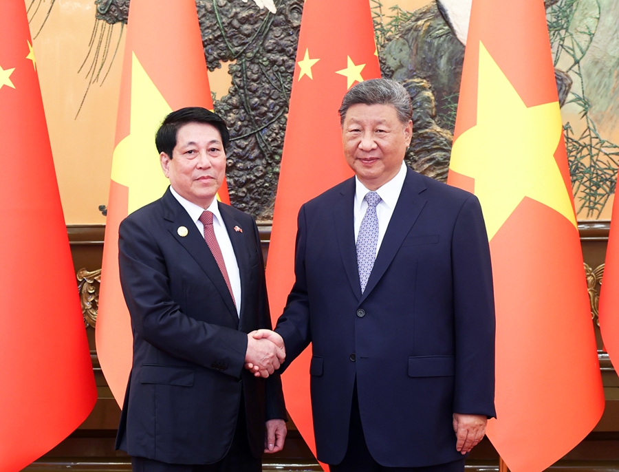 習(xí)近平會(huì)見(jiàn)越南國(guó)家主席梁強(qiáng)