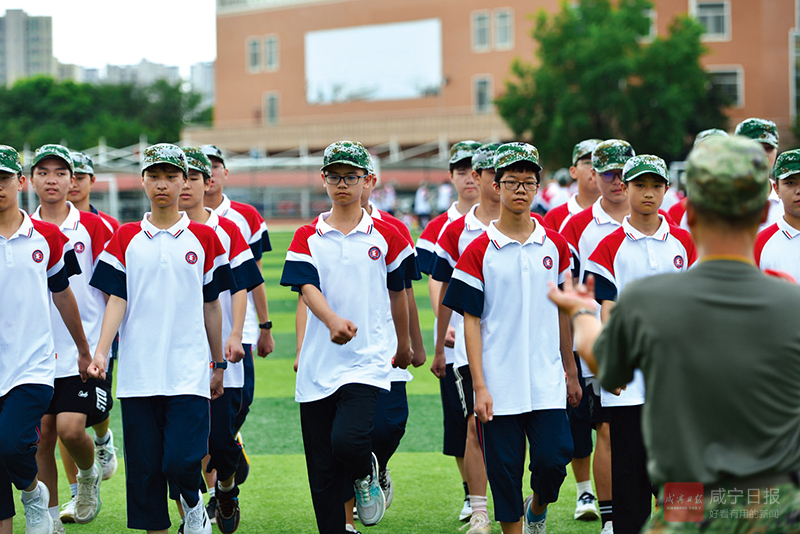 组图：新生开学季，从军训出发 挥洒汗水  淬火青春