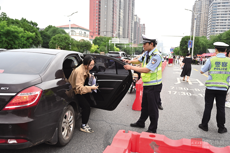 组图：十余载勤学积淀  今朝落笔展风华