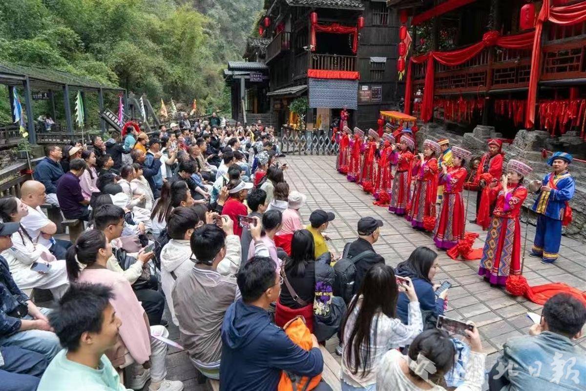 jbo竞博电竞入口打造世界知名文化旅游目的地丨风景变风尚 荆楚潮圈粉 湖北重新定义文旅时尚标杆(图2)