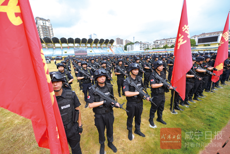 图文：我市举行公安机关“秋季大练兵”活动