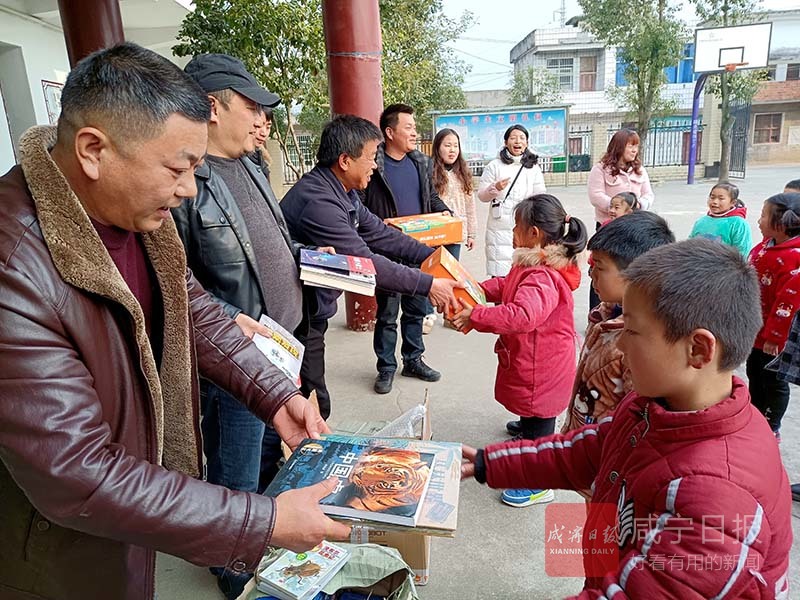 图文：爱心捐赠助飞科技梦想