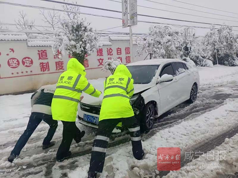 图文：以雪为令保畅通