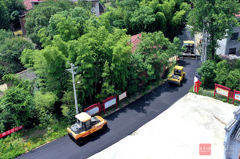 图文：农村公路 提档升级