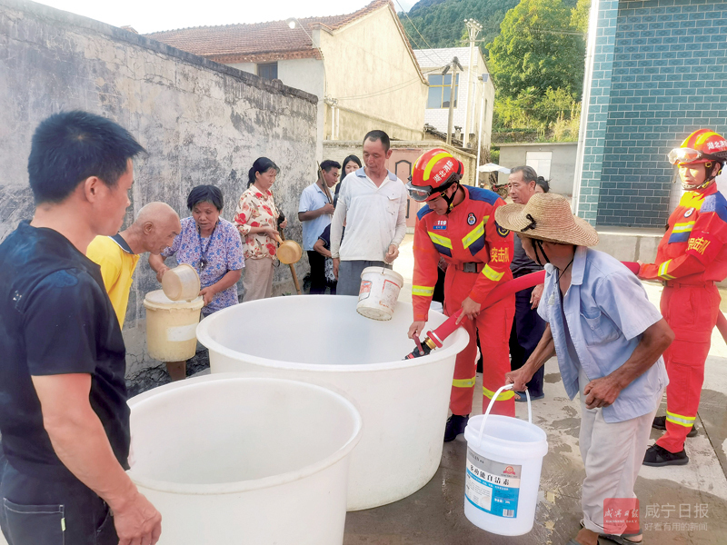 图文：消防送水解民忧