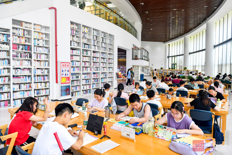 图文：品书香 享清凉