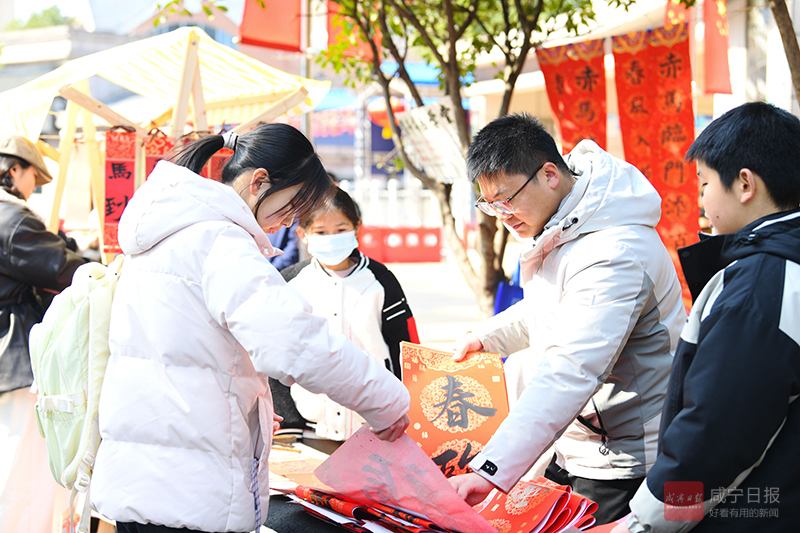 图文：文化集市人气旺