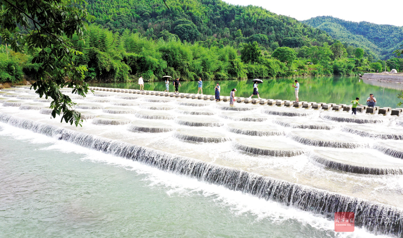 图文：清凉湄溪引客来