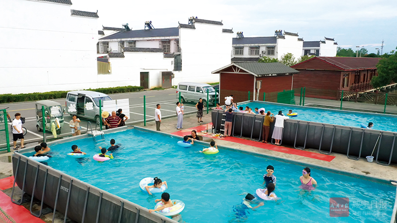 组图：家门口的泳池 守护孩童夏日安全
