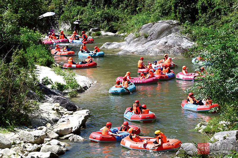 图文：通城云溪漂流激活夏日文旅消费