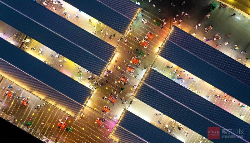图文：沸波夜市人气旺