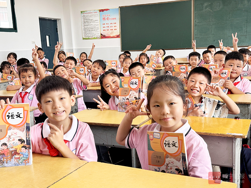 图文：课前到书  人手一册