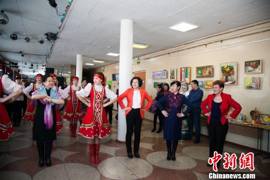 �ж��ٰ���ʸ�Ů�ڻ��û���𡰽����顱
