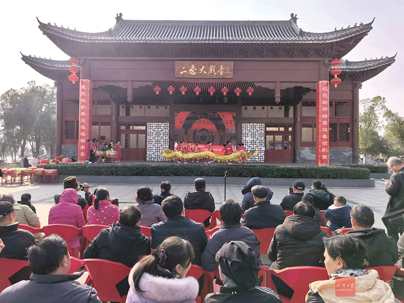 嘉鱼县群众文化大展演精彩开演.jpg