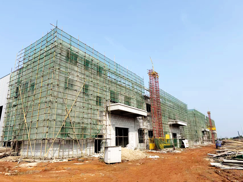 咸安:智造集群稳步推进 项目建设热潮涌动1.jpg