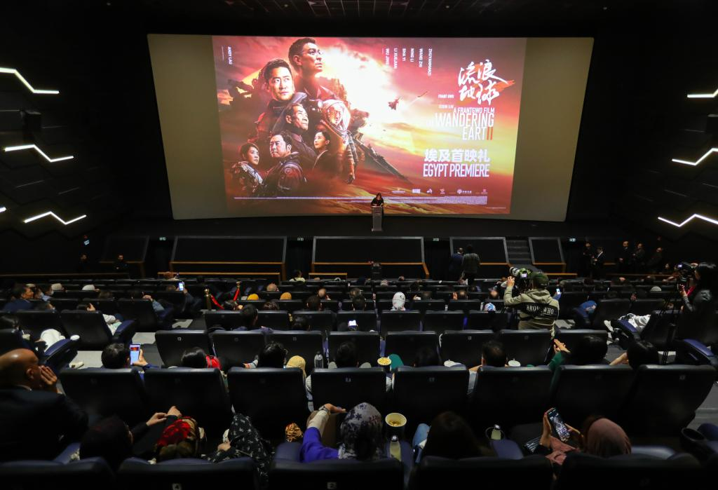 中国科幻电影《流浪地球2》在埃及首映